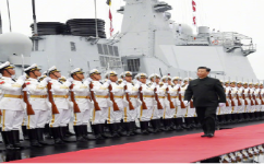 习近平检阅中国人民解放军海军仪仗队