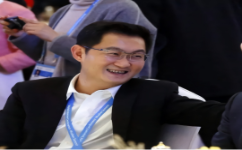 “社交悬崖”上的京东